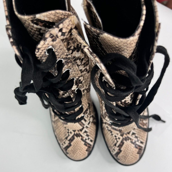 New Steve Madden LATCH Snake Print Lug Sole Heeled Hiking Boots Women’s 7.5M - Picture 6 of 11